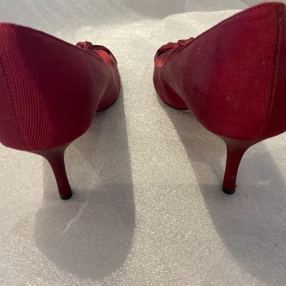 Gorgeous Talbot Heels - Picture 2 of 5